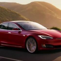 Ara&ccedil;larda oyun devri! Tesla beklenen o &ouml;zelliği sonunda getiriyor