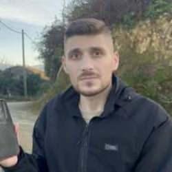 Cebindeki telefon sayesinde kurtuldu