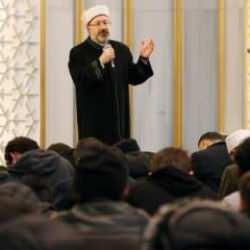 Diyanet İşleri Başkanı Erbaş, sabah namazında &ouml;ğrencilerle buluştu