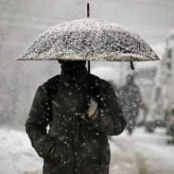 Kar bastırdı! Atkı ve eldivenleri çıkarın...Okullar tatil ve Meteoroloji'den uyarı