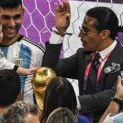 Nusret sahaya girdi: Sevince ortak oldu