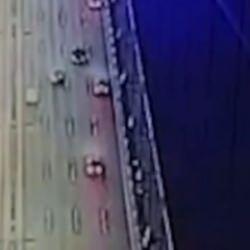 Fatih Sultan Mehmet K&ouml;pr&uuml;s&uuml;'ndeki feci kaza kamerada