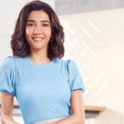 Sıfırıncı G&uuml;n 'Nisan' Ayb&uuml;ke Pusat kimdir? Nereli? Ayb&uuml;ke Pusat dizileri...