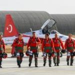 Türkiye'nin hava akrobasi timi "Türk Yıldızları" kapılarını açtı