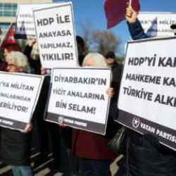 Vatan Partisi, HDP'nin kapatılması i&ccedil;in AYM &ouml;n&uuml;nde eylem başlattı