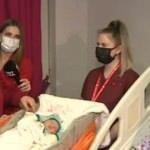 Aile ve Sosyal Hizmetler Bakanı Yanık Ankara’da yeni yılın ilk bebeğini ziyaret etti