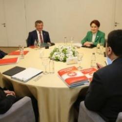 6'lı masada adaylık bilmecesi &ccedil;&ouml;z&uuml;l&uuml;yor! 2 liderden a&ccedil;ık destek geldi... Akşener ise...