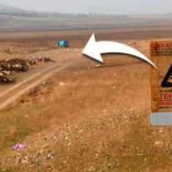 T&uuml;rkiye&rsquo;deki kuraklığın en net fotoğrafı: Suya girmek tehlikelidir tabelası var, su yok!