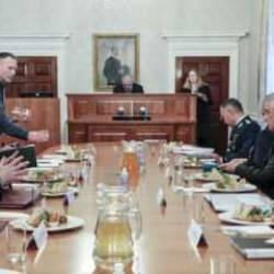 Milli Savunma Bakanı Hulusi Akar, İngiltere Savunma Bakanı Wallace ile görüştü