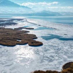 Dilkaya Sazlığı buz tuttu, ortaya kartpostallık g&ouml;r&uuml;nt&uuml;ler &ccedil;ıktı