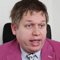 Kur'an-ı Kerim'i yakan siyasetçinin sicili kabarık