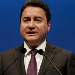 6'lı masada ilk ihanet! Babacan masanın altına el uzattı...