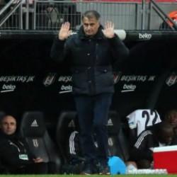 Şenol G&uuml;neş'ten Weghorst'a cevap! "Antren&ouml;rl&uuml;ğ&uuml;m&uuml; tartışamayız"