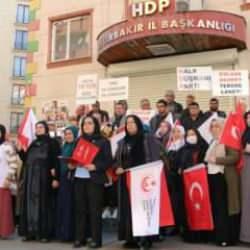 T&Uuml;GŞAV ve evlat n&ouml;betindeki ailelerden PKK ve HDP'ye g&ouml;zdağı