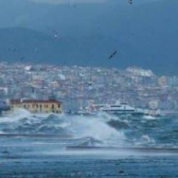 İzmir'de vapur seferleri yeniden iptal edildi