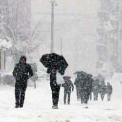 Okullar tatil mi? Kar yağışı sonrası 10 Ocak Salı g&uuml;n&uuml; i&ccedil;in peş peşe okullara ara verildi
