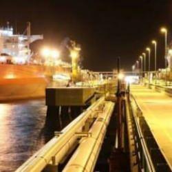 Ceyhan'da gemilere petrol yüklemesi başladı