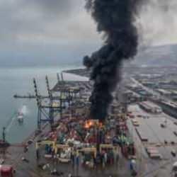 Deprem sonrası İskenderun limanında yangın