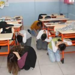 Depremde masa altına girmek doğru mu? Deprem anında masa altına girilir mi?