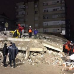 Gaziantep'te 6 katlı bina enkazından 2 ceset &ccedil;ıkartıldı