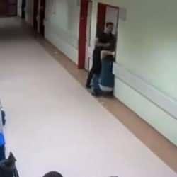 Hastane &ccedil;alışanlarının deprem anındaki paniği kameralara yansıdı