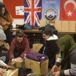 İngiltere'de yaşayan Türkler depremzedeler için 1 günde 10 ton yardım topladı