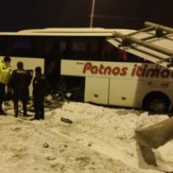 Konya'da yolcu otob&uuml;s&uuml; kaza yaptı: 25 yaralı