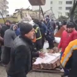 Son Dakika: Payas'ta çöken 3 katlı binadan 4 cenaze çıkarıldı!