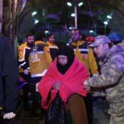 49 depremzede ve 25 refakatçi TSK uçağıyla İstanbul’da