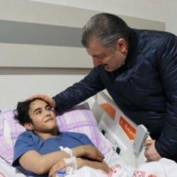 Sağlık Bakanı Koca, hastanede depremzede çocukları ziyaret etti