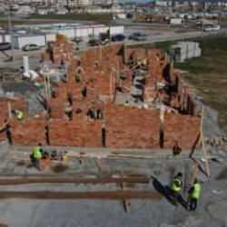 Deprem bölgesinde hummalı çalışma! İlk teslimler bu ay yapılacak