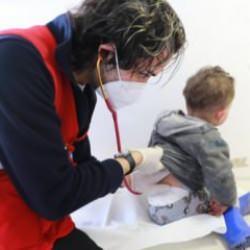 T&uuml;rk Kızılay mobil sağlık aracıyla depremzedelere sağlık hizmeti veriyor