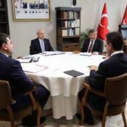 Adayın konuşulduğu ilk toplantıda kriz çıktı! 1 yılda kuruldu 6 saatte dağıldı!