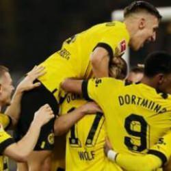 Almanya'da 7 gollü maç! Dortmund liderliğe yükseldi