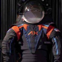 Astronotlar bu giysilerle Ay'da yürüyecek! NASA yeni uzay giysilerini tanıttı