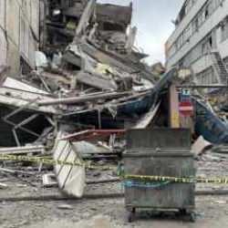 MHP il binası deprem sonrası &ccedil;&ouml;kt&uuml;