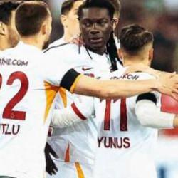 Galatasaray, anlamlı maçta Karabağ'ı 2 golle geçti