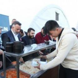 ASKON yönetimi iftar sofrasını depremzedelerle paylaştı