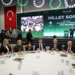 Bu g&ouml;r&uuml;nt&uuml; b&uuml;y&uuml;k tepki &ccedil;ekti: Hangisi millet sofrası?