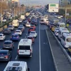 İstanbul'da haftanın ilk iş gününde trafik yoğunluğu!