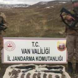 Van'da PKK'ya ait silah ve m&uuml;himmat ele ge&ccedil;ti