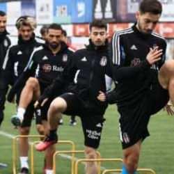 Derbi öncesi Beşiktaş'ta iki şok! Kadroya alınmadılar...