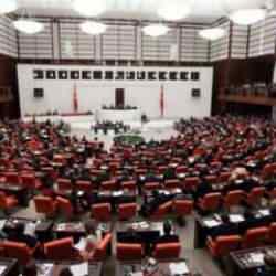 En d&uuml;ş&uuml;k emekli maaşı ve bayram ikramiyesi TBMM'den ge&ccedil;ti