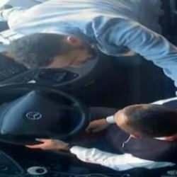 Yolcu otob&uuml;s&uuml;nde kaptanı bı&ccedil;akla rehin alıp aracı ka&ccedil;ırdı