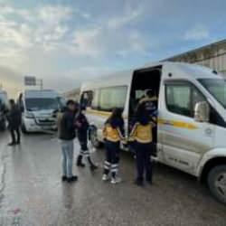 Bursa'da 3 servis minibüsü çarpıştı: Çok sayıda yaralı var