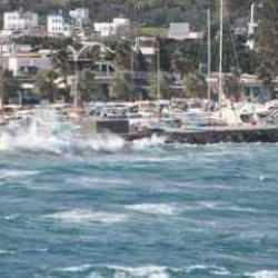 Fırtına nedeniyle Bodrum-Dat&ccedil;a seferleri durdu