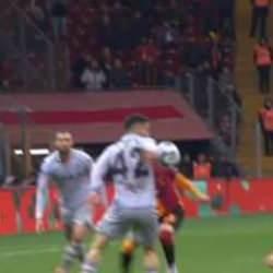 Galatasaray penaltı bekledi! İşte o pozisyon