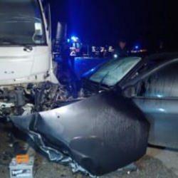 Adana'da korkun&ccedil; kaza... Vin&ccedil;le &ccedil;arpışan ara&ccedil;taki 2 gen&ccedil; hayatını kaybetti