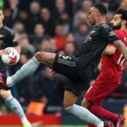 Premier Lig'de 4 gollü çılgın maç! Arsenal üstünlüğünü koruyamadı! Liverpool 2-0'dan döndü