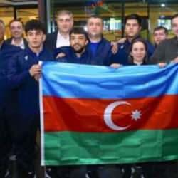 Bayrak saygısızlığına kayıtsız kalınmadı! Azerbaycanlı halterciler Bakü'ye döndü